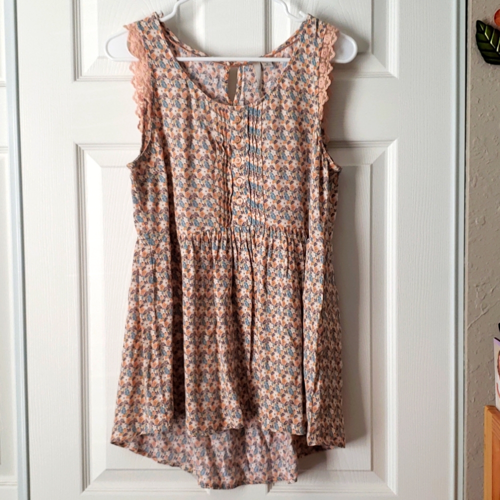 Cute loose sleeveless blouse